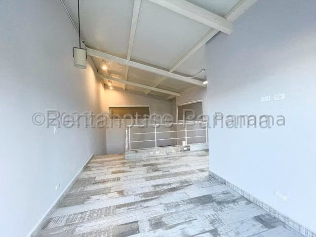 ALQUILER DE CASA EN CASA COMERCIAL COCO DEL MAR HQ