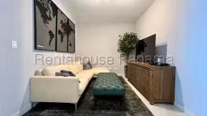 Venta de Apartamento con 122m2 en Avenida Balboa PH Warters On The Bay 26-6827SR