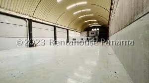 Venta de Galera con 700m2 en Tocumen 26-175SR