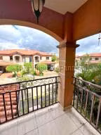 Venta de Casa con 230m2 en Versalles PH Versalles I 26-2093SR