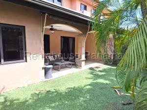 Venta de Casa con 230m2 en Versalles PH Versalles I 26-2093SR