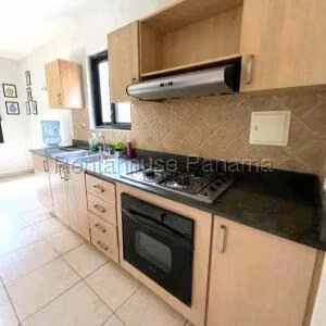 Venta de Casa con 230m2 en Versalles PH Versalles I 26-2093SR
