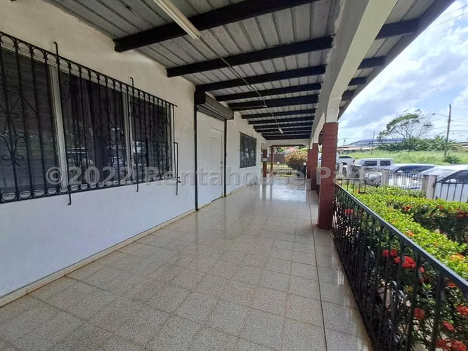 Casa Comercial En Alquiler En La Chorrera ABS