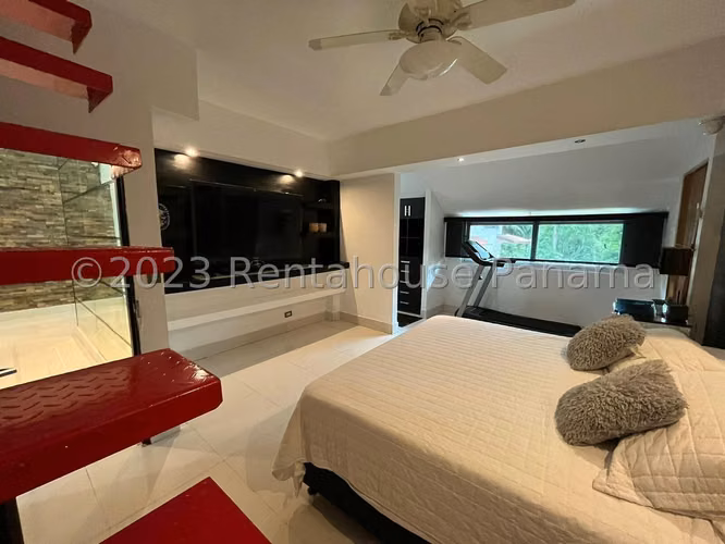 Vendo Amplia casa en Albrook