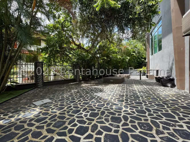 Vendo Amplia casa en Albrook