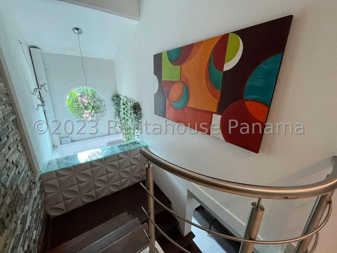 Vendo Amplia casa en Albrook