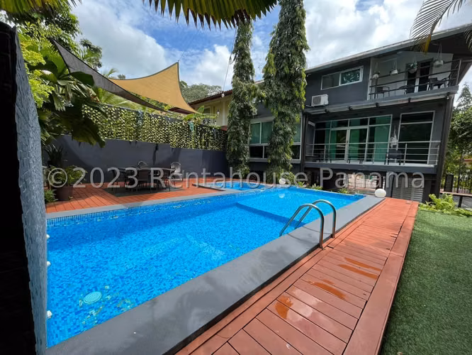 Vendo Amplia casa en Albrook
