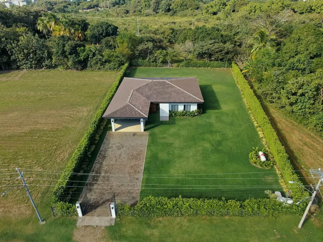 Venta de casa de playa en Río Hato,  playa blanca-Cocle