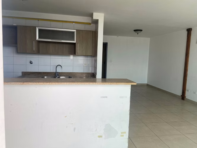 Venta de Apartamento en P.H. Kings Park – Torre 200, Condado del Rey