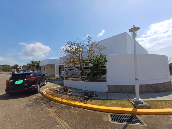 I have 2 houses for sale Mirador del Mar, La Chorrera