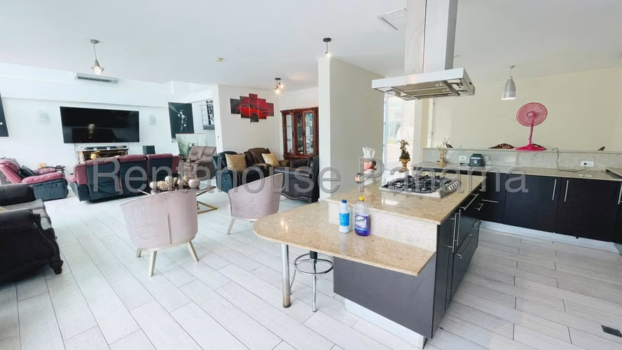 Casa en Alquiler en Costa Sur 26*6865Mfk