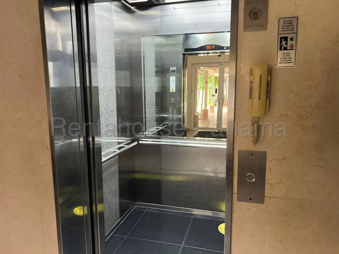 Apartamento Comodo en Venta en Versalles 26*6774mfk