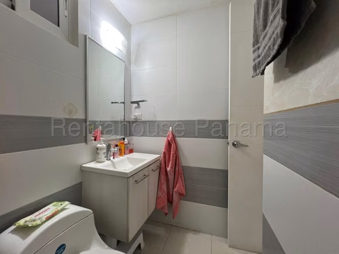 Apartamento Comodo en Venta en Versalles 26*6774mfk