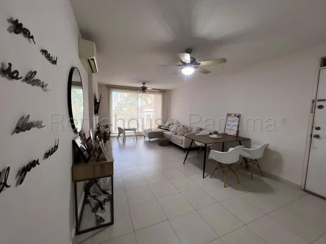 Apartamento Comodo en Venta en Versalles 26*6774mfk