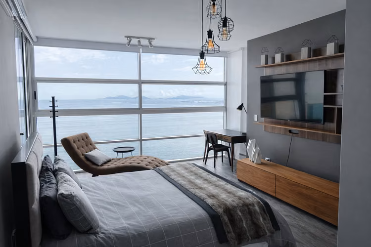 Waters on the Bay | 122 m² | Remodelado y amoblado | Vista al mar | $295,000