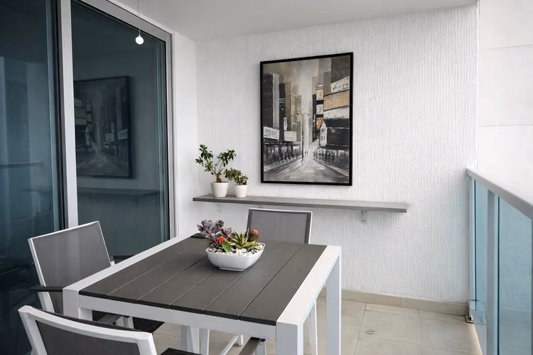 Waters on the Bay | 122 m² | Remodelado y amoblado | Vista al mar | $295,000
