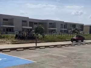 Venta de Local Comercial con 551m2 en Pacora PH Warehouse 26-2173SR