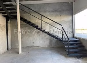 Venta de Local Comercial con 551m2 en Pacora PH Warehouse 26-2173SR