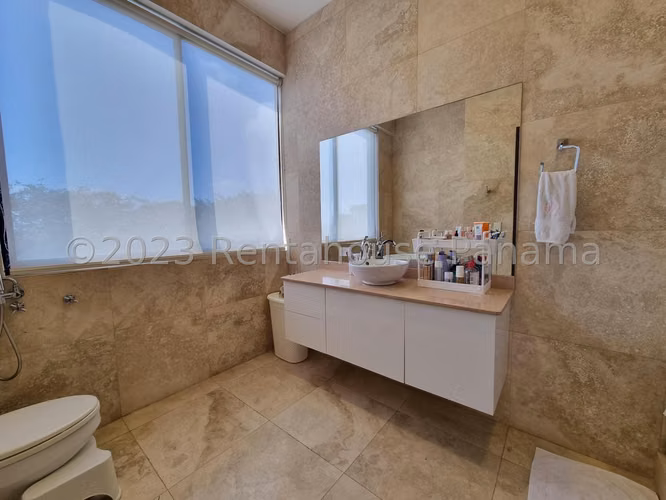 Comodo Apartamento en la Cresta en Venta Ph Torre Imperial Mts2: 677 PD