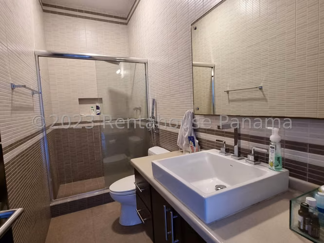 Comodo Apartamento en la Cresta en Venta Ph Torre Imperial Mts2: 677 PD