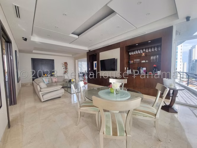 Comodo Apartamento en la Cresta en Venta Ph Torre Imperial Mts2: 677 PD