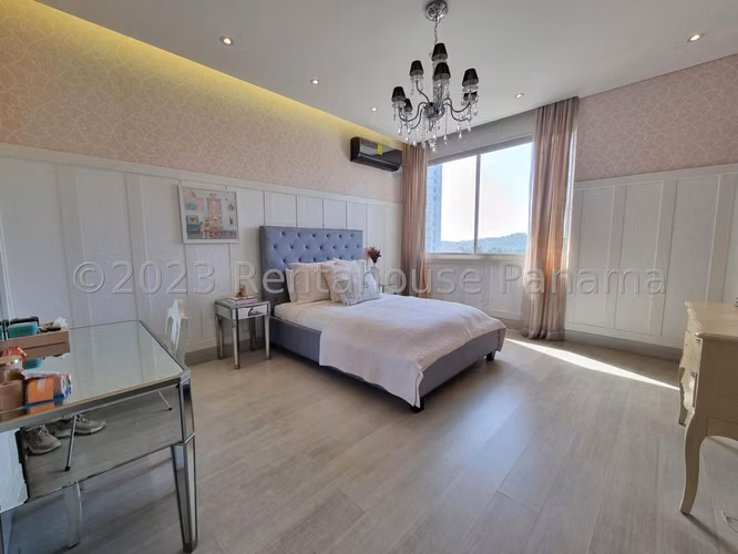 Comodo Apartamento en la Cresta en Venta Ph Torre Imperial Mts2: 677 PD