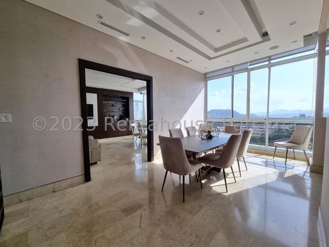 Comodo Apartamento en la Cresta en Venta Ph Torre Imperial Mts2: 677 PD