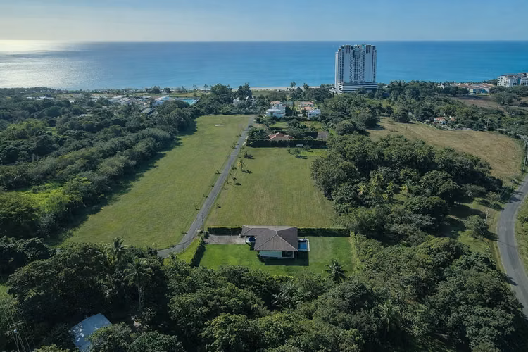 Playa Blanca | Casa 355 m² | Terreno 1,883 m² | Construcción 2023 | $700,000