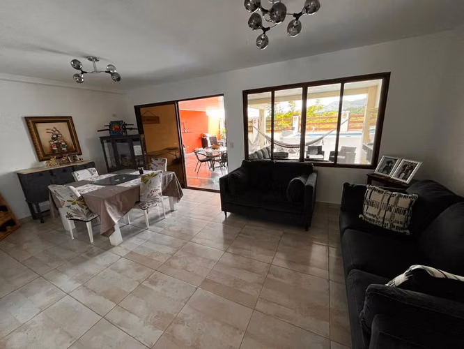 Casa con Piscina Privada en Mirador del Lago, Las Cumbres – 300 m², Terraza, $230K - Imagen 3