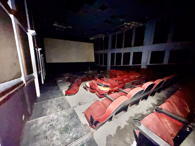 VENTA LOCAL VIA TRANSISTMICA PLAZA AGORA 1,412.74M2 SALAS DE CINE CV