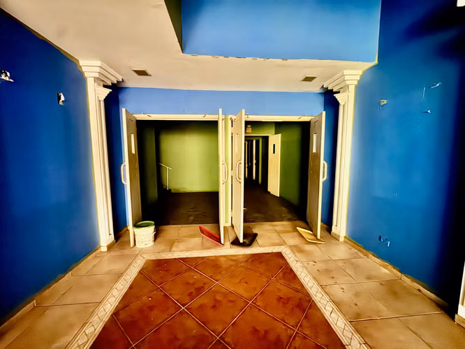 VENTA LOCAL VIA TRANSISTMICA PLAZA AGORA 1,412.74M2 SALAS DE CINE CV
