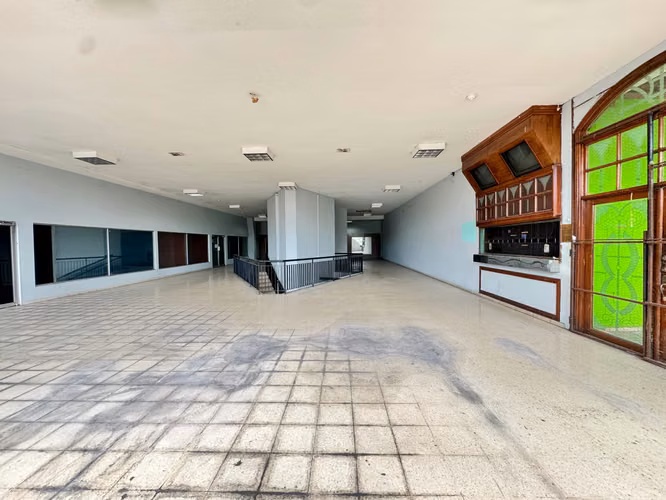 VENTA LOCAL VIA TRANSISTMICA PLAZA AGORA 1,412.74M2 SALAS DE CINE CV