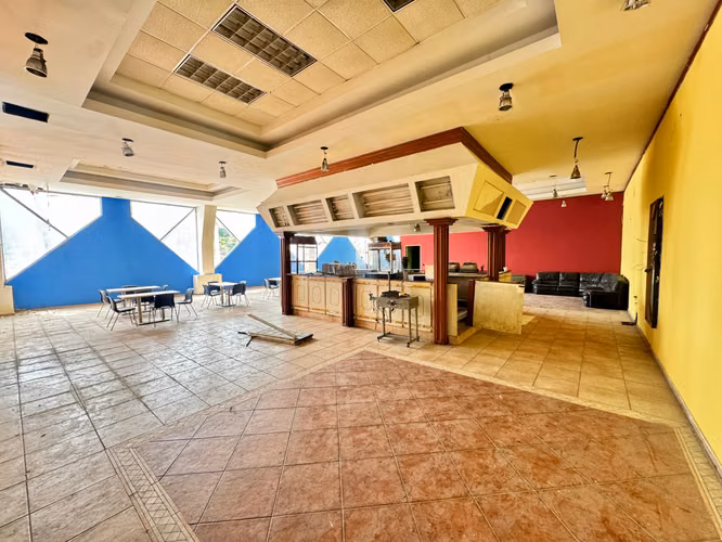 VENTA LOCAL VIA TRANSISTMICA PLAZA AGORA 1,412.74M2 SALAS DE CINE CV