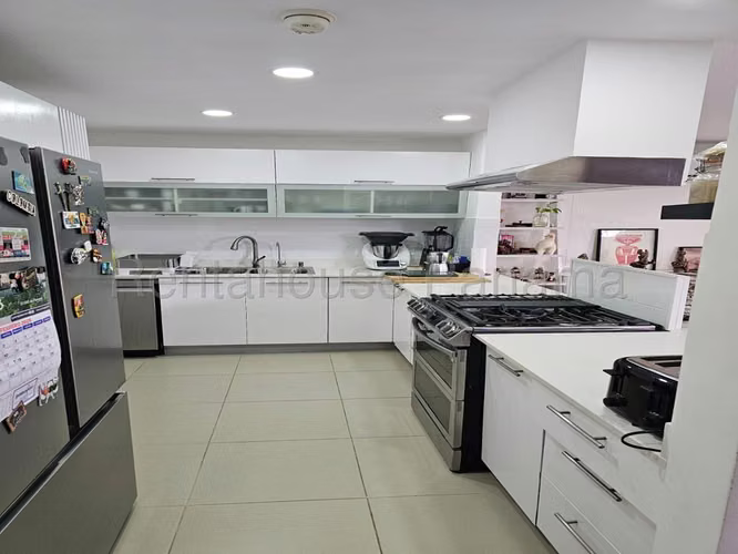 Venta de casa de 3 niveles 185m² en Costa Sur 26JSS5342