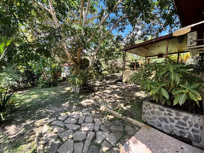 Oasis Privado en San Carlos Las Uvas: Casa con Piscina y Jardines Frutales