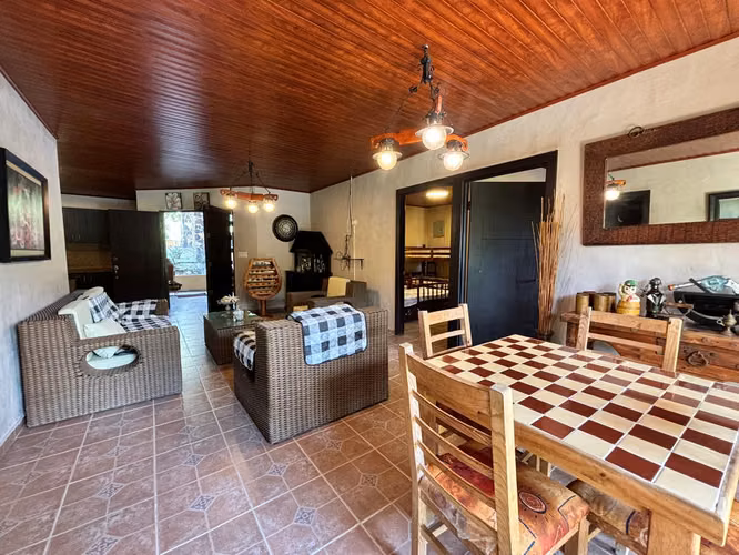 Oasis Privado en San Carlos Las Uvas: Casa con Piscina y Jardines Frutales