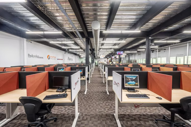 Se Vende Edificio Comercial en Albrook con Operación Activa