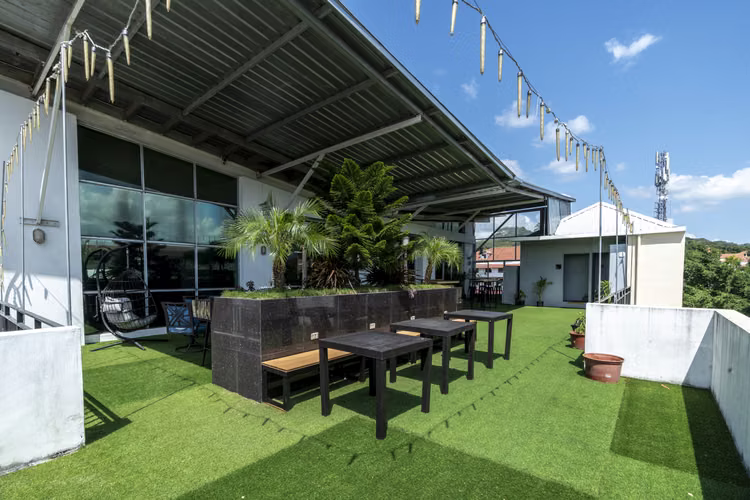 Se Vende Edificio Comercial en Albrook con Operación Activa