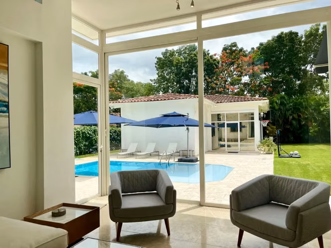 Venta de Casa en Santa María, Fairway Estates, 1,450m² de terreno y 850m² de construcción