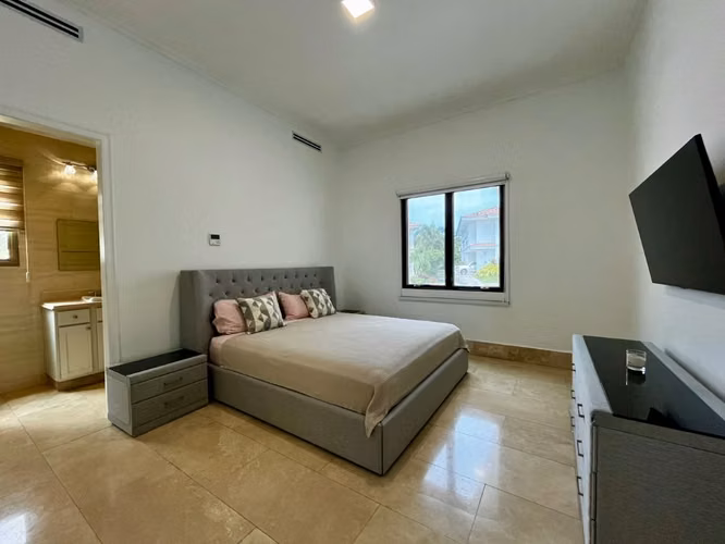 Venta de Casa en Santa María, Fairway Estates, 1,450m² de terreno y 850m² de construcción
