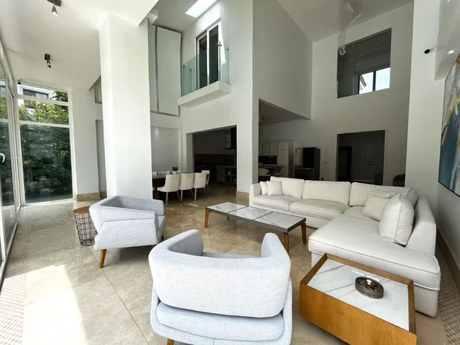 Venta de Casa en Santa María, Fairway Estates, 1,450m² de terreno y 850m² de construcción