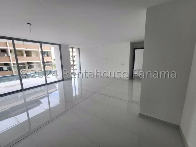 Venta de amplio apartamento de 159m² en El Cangrejo 24JSS10807