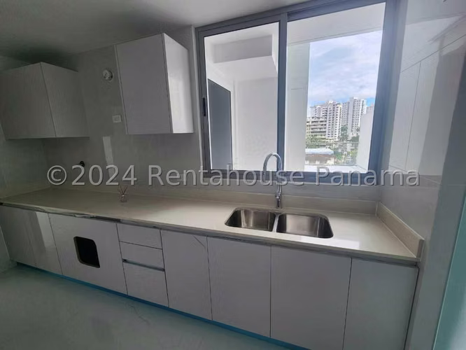 Venta de amplio apartamento de 159m² en El Cangrejo 24JSS10807