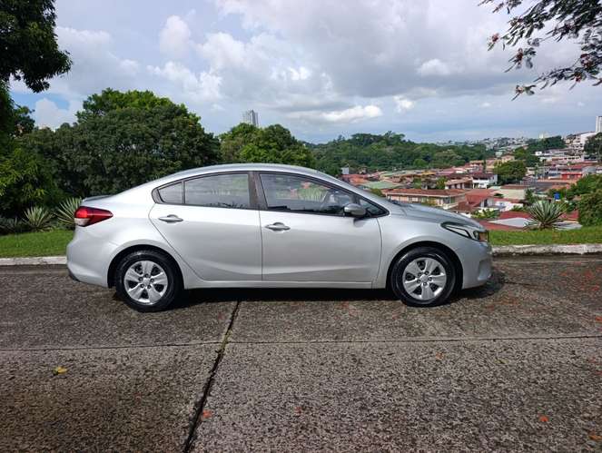 KIA RIO 2019 NEGOCIABLE
