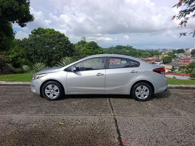 KIA RIO 2019 NEGOCIABLE