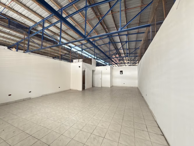 VENTA PROPIEDAD COMERCIAL CON GALERA EN VÍA PRINCIPAL JUAN DÍAZ (11)