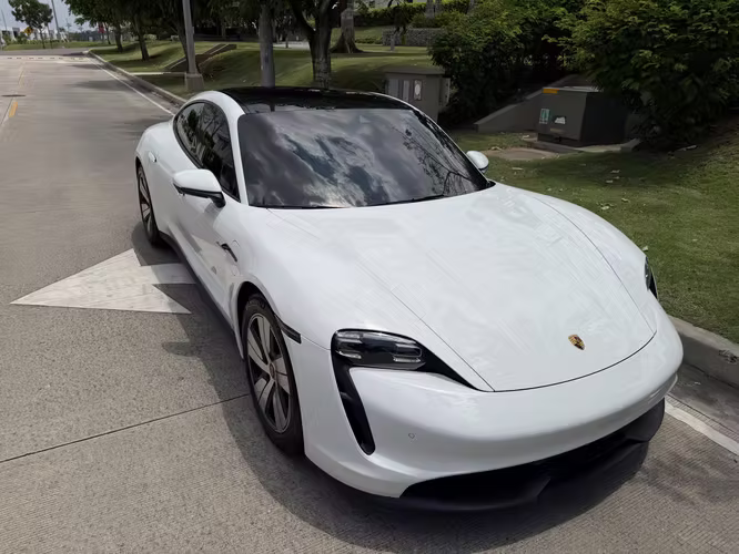 Porsche Taycan 2024