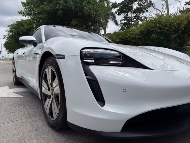 Porsche Taycan 2024