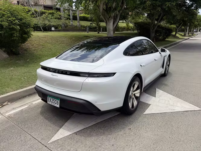 Porsche Taycan 2024