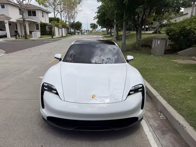 Porsche Taycan 2024